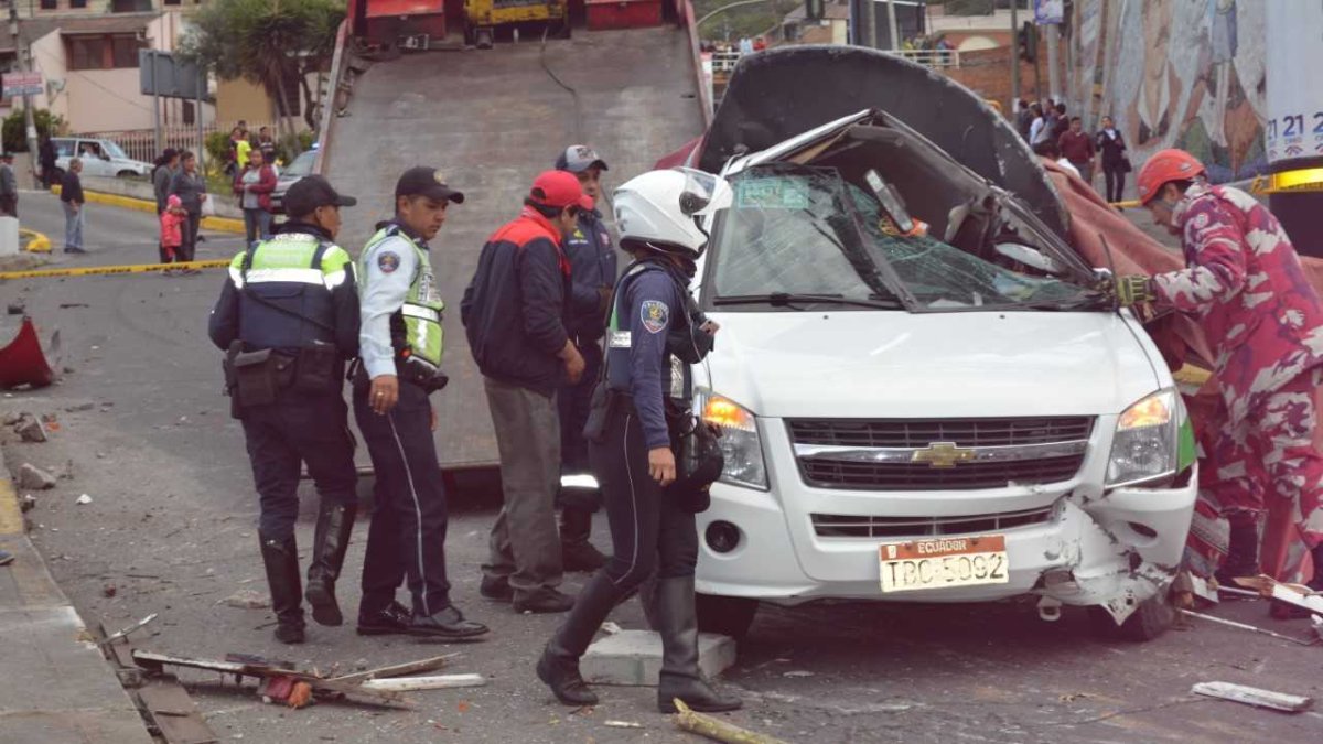 Imágenes del accidente ocurrido en la avenida Manuelita Sáenz en Ambato.