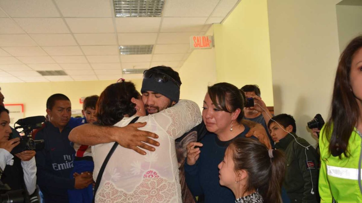 Familiares de los desaparecidos los recibieron entre abrazos y lágrimas.