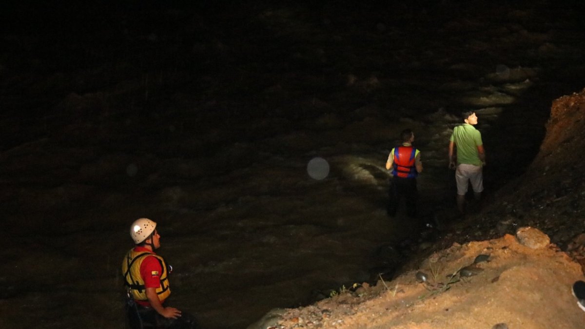 La adolescente habría utilizado un puente para supuestamente suicidarse.