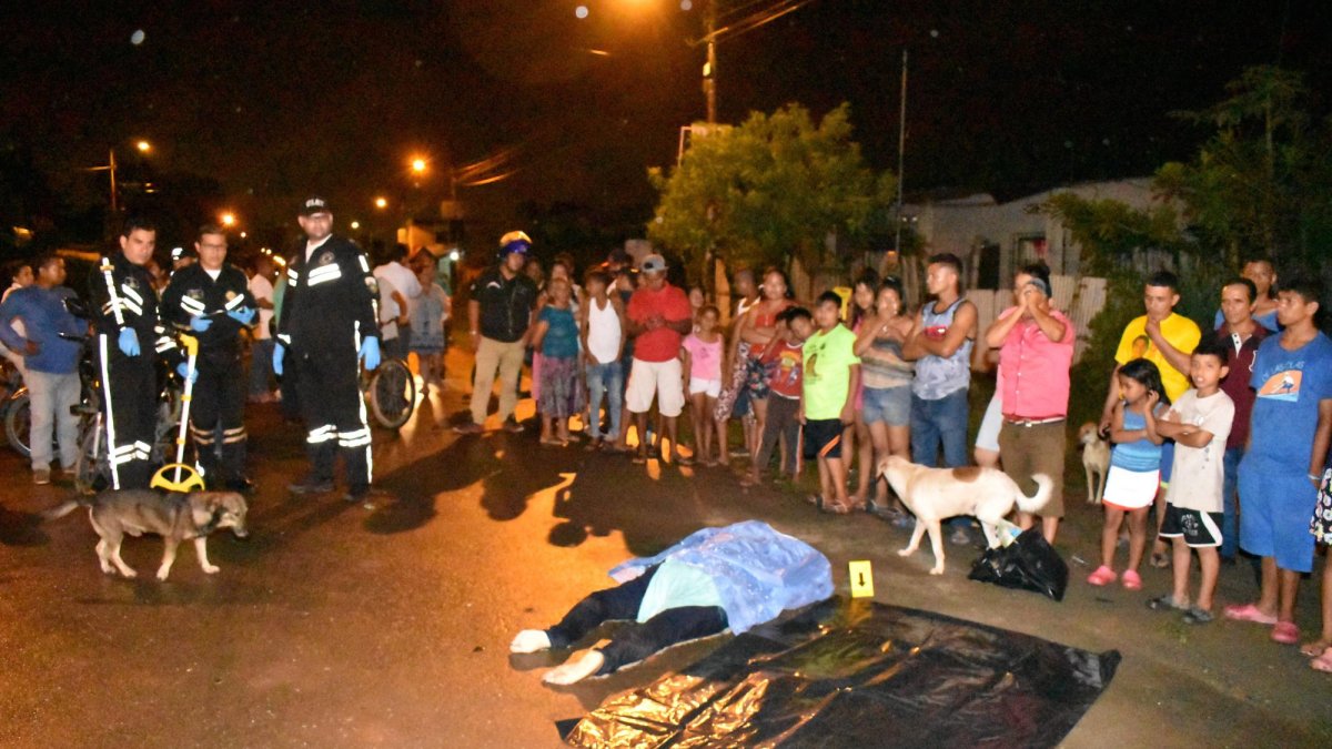 La señora murió de forma instantánea, mientras que su conviviente, falleció horas después en una casa asistencial.
