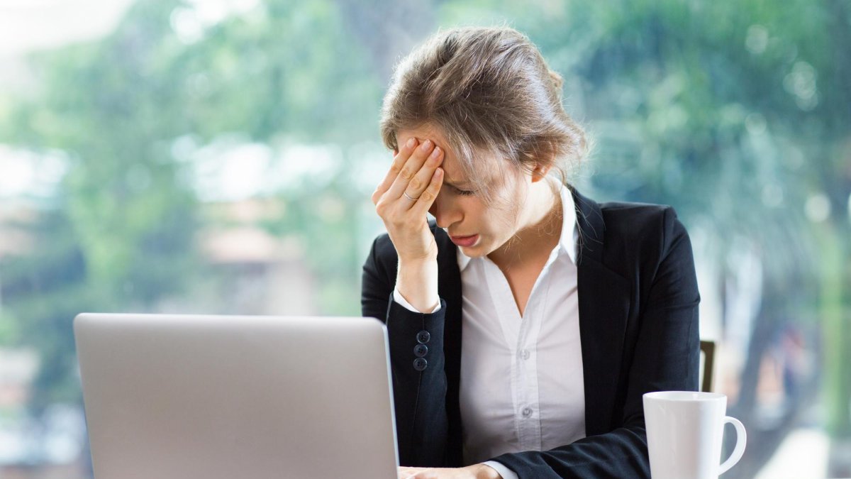 Imagen referencial. El estrés puede ser provocado por exceso de ruido o carga laboral.
