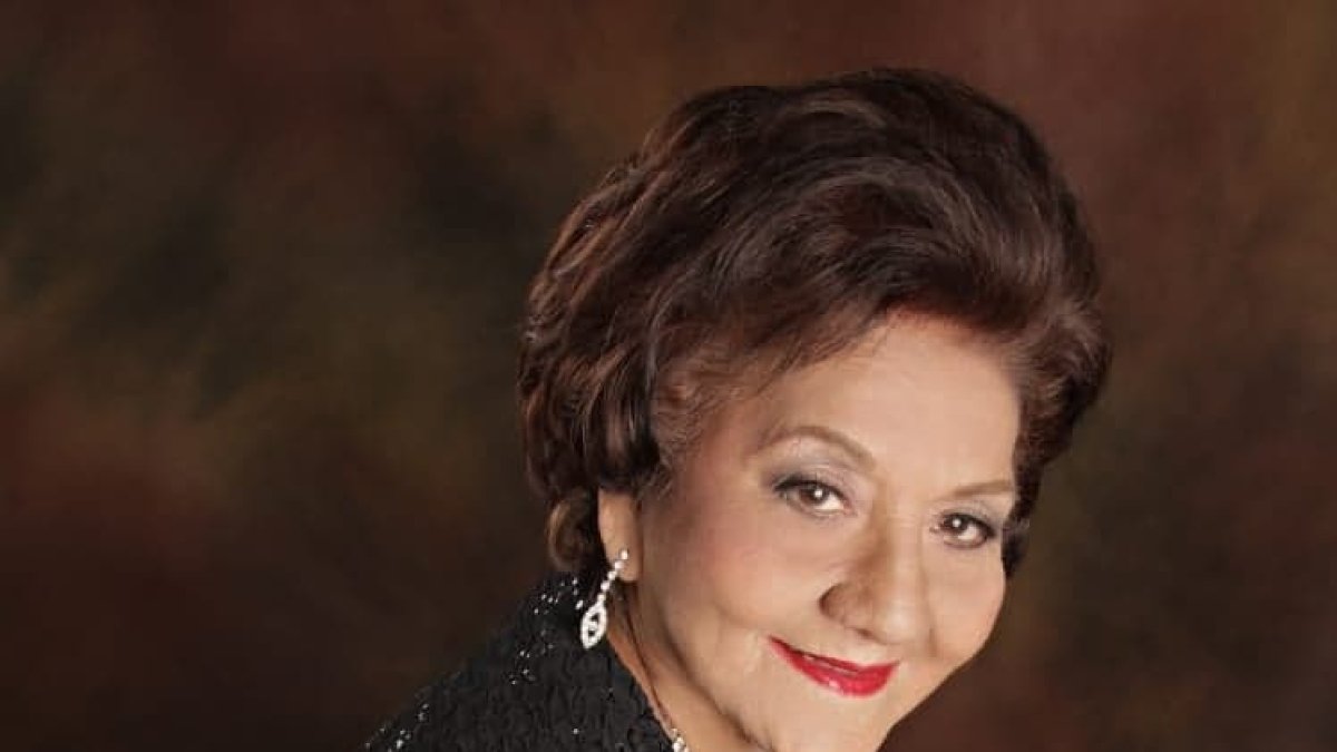 Fresia Saavedra celebra un año más de éxitos musicales.