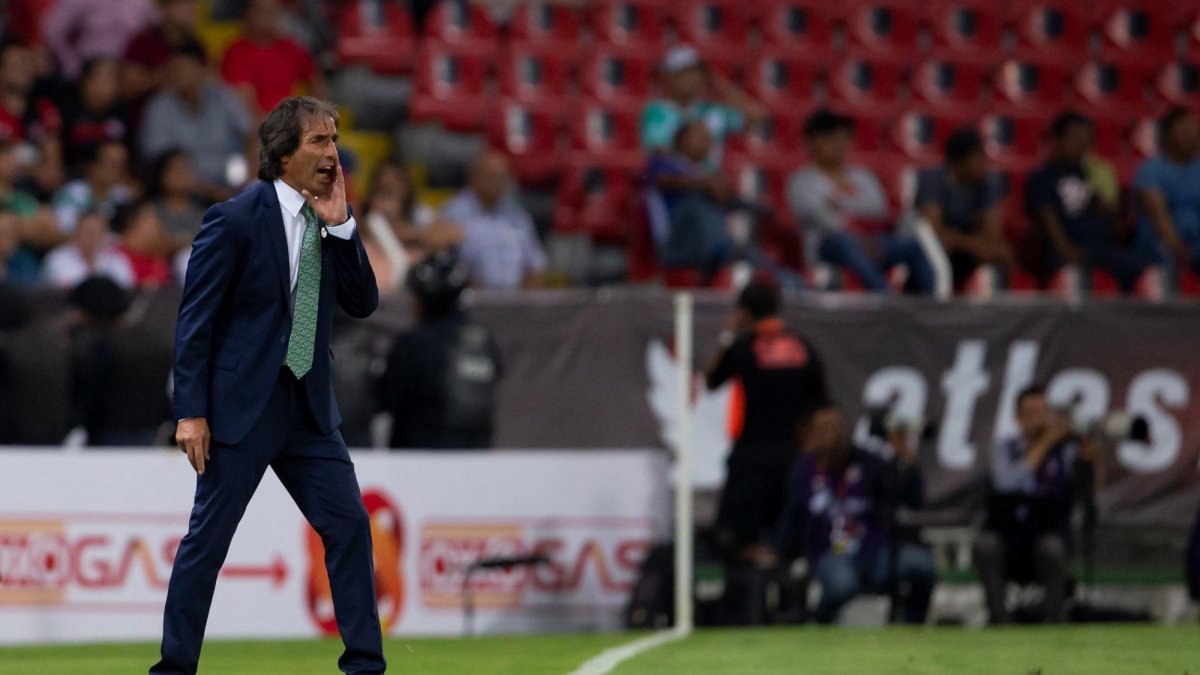 Referencial. El técnico uruguayo Guillermo Almada alcanza grandes victorias en el fútbol mexicano.