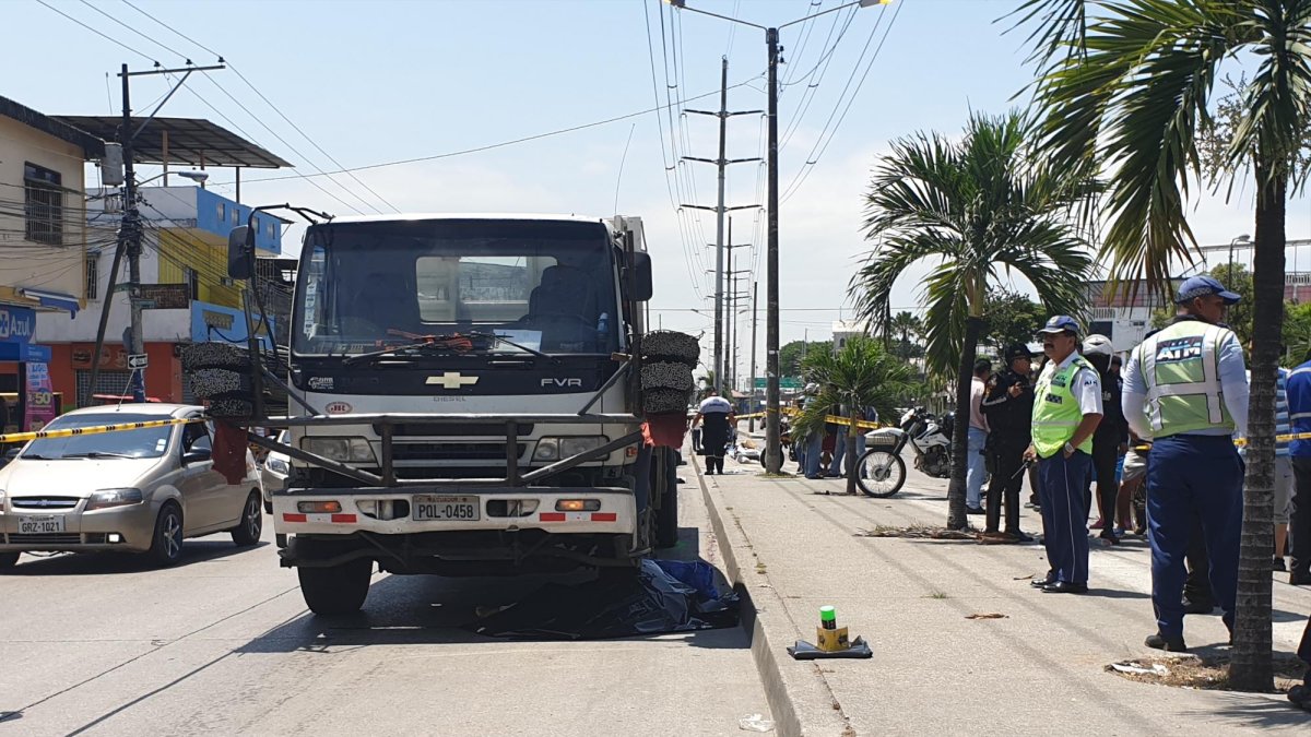 Según vecinos el fallecido era un indigente que habitaba por este sector porteño.