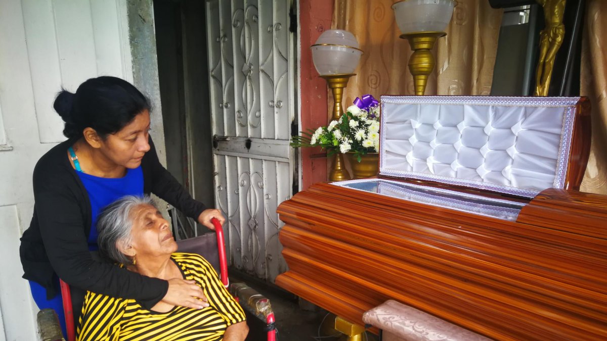 Allegados del fallecido claman por ayuda para poder enterrarlo.