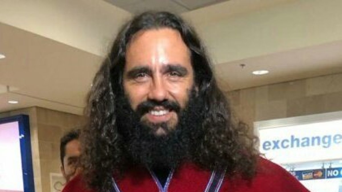 El exseleccionado argentino, con la indumentaria que caracteriza al club.