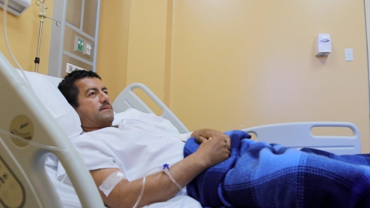 El pescador afectado se recupera en el hospital Oskar Jandl, de San Cristóbal.