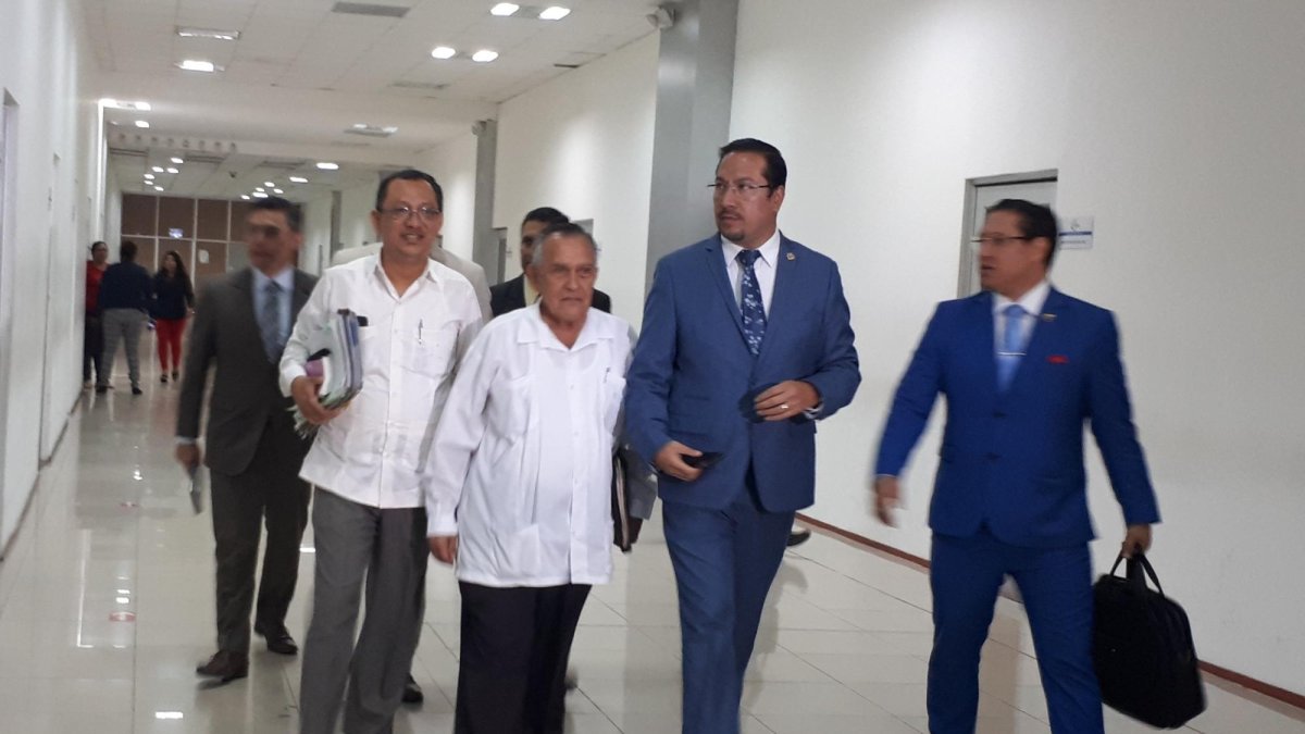 El padre de la víctima estuvo presente en la audiencia de cargos.