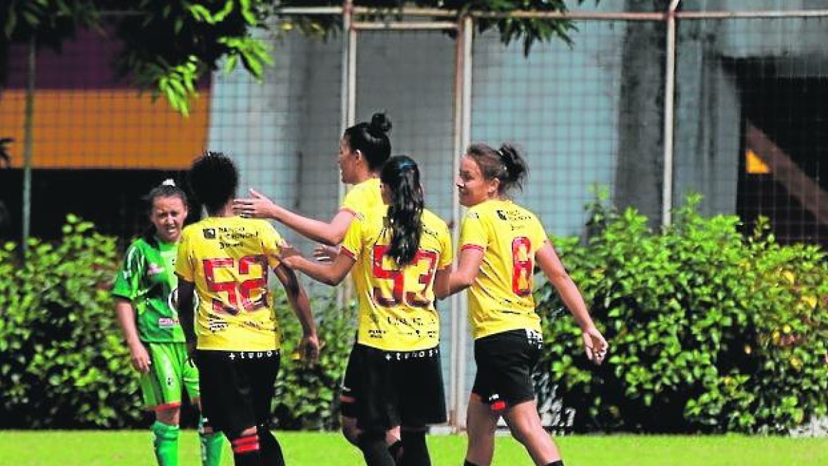 Una de las celebraciones de los siete goles de las chicas del Barcelona.