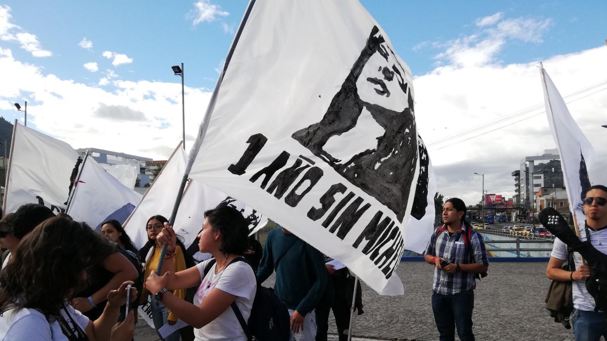 La protesta para exigir respuestas por la desaparición de Michelle Montenegro se inició en la plaza Indoamérica.
