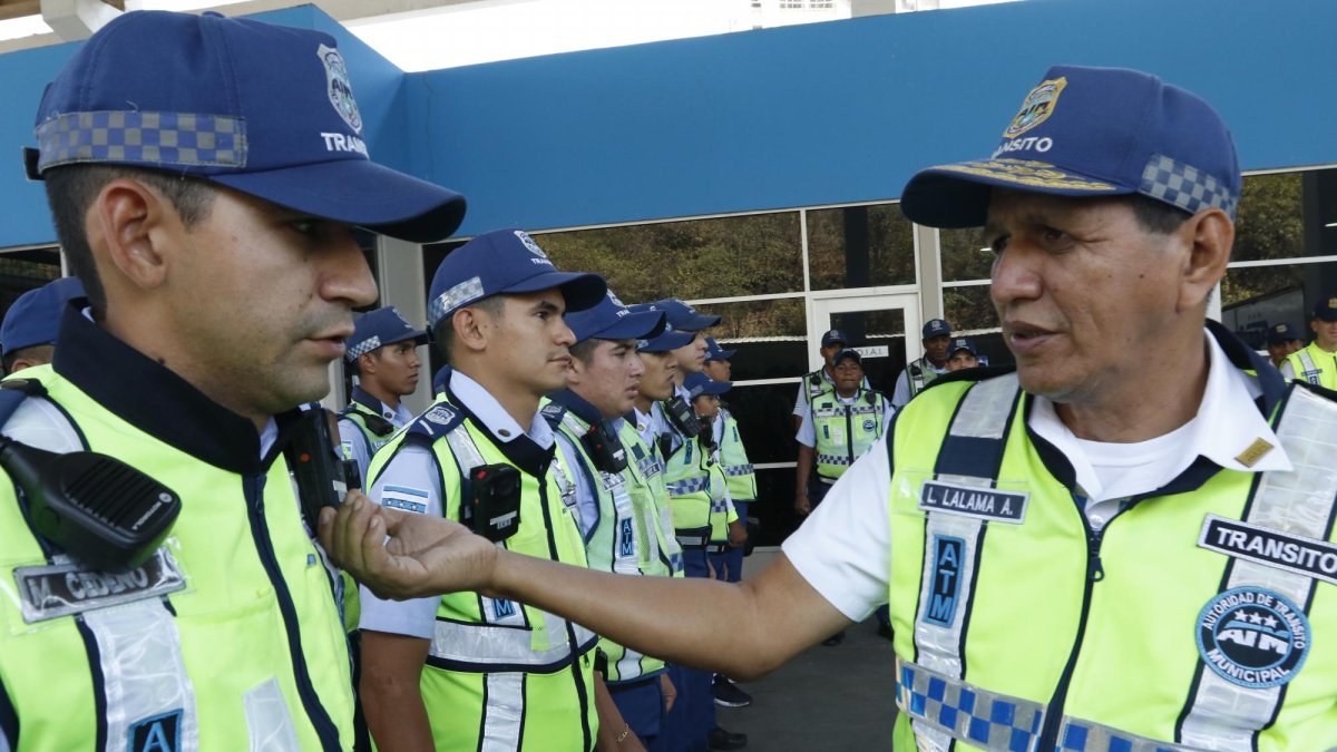 Imagen referencial. Agentes de tránsito.
