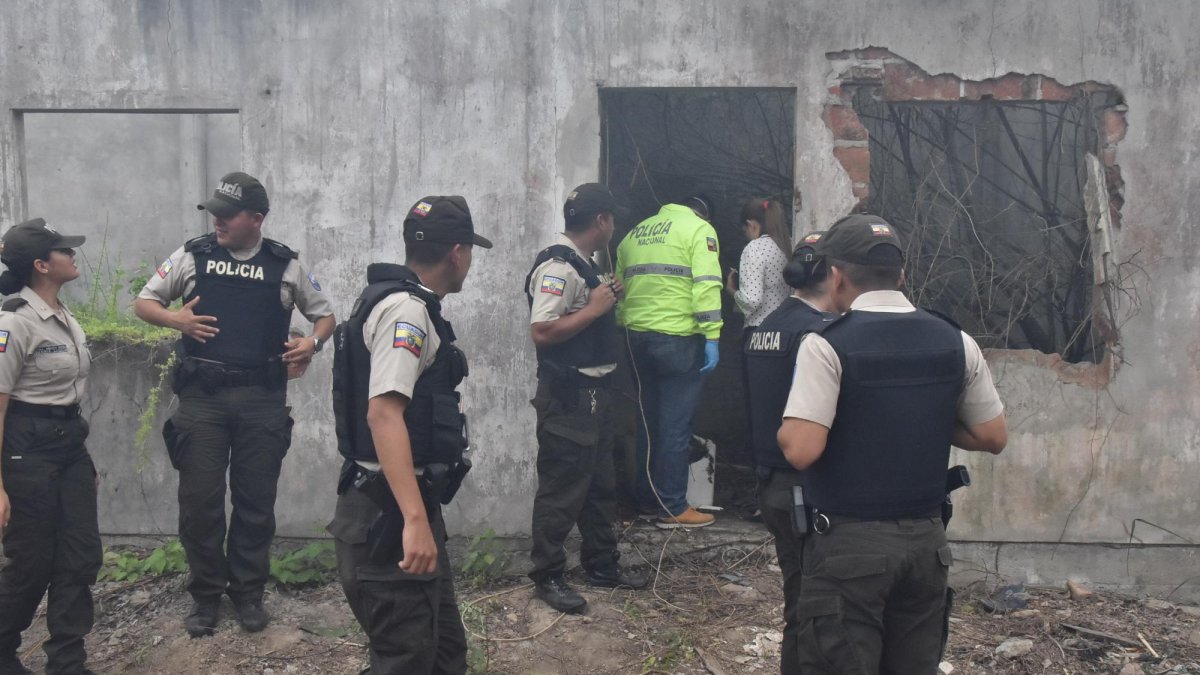 Agentes de la Policía acordonaron el sitio, mientras personal de Criminalística tomaba pruebas.