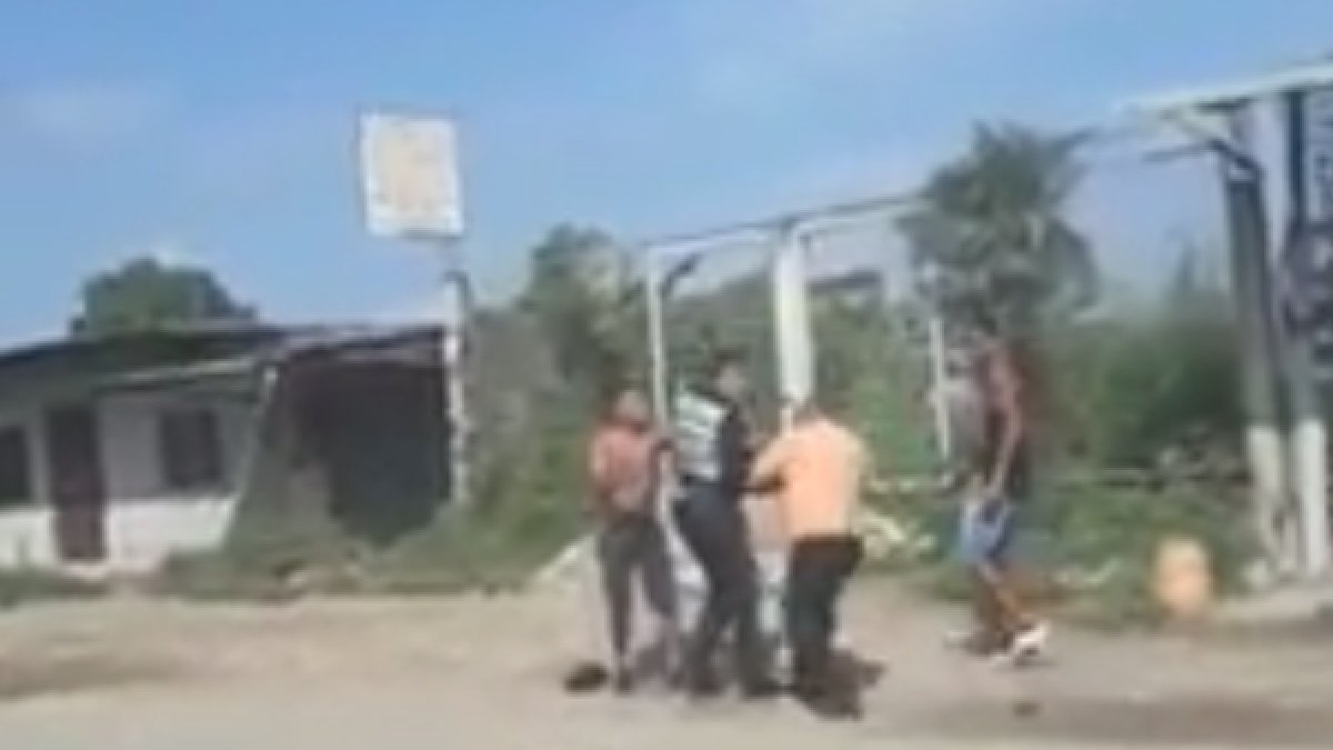 La agresión se hizo viral a través de un video que grabó un conductor que presenció el hecho, ocurrido la tarde de este jueves 28 de Marzo de 2019.