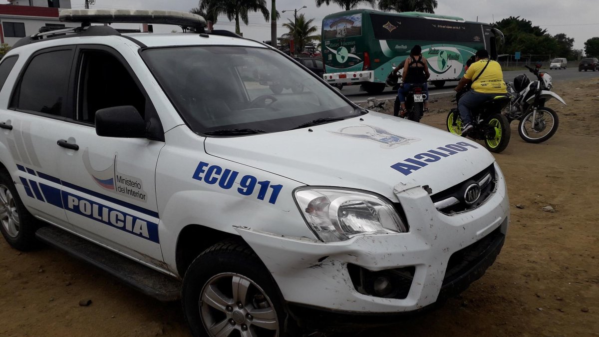 Así quedó el patrullero tras el choque.