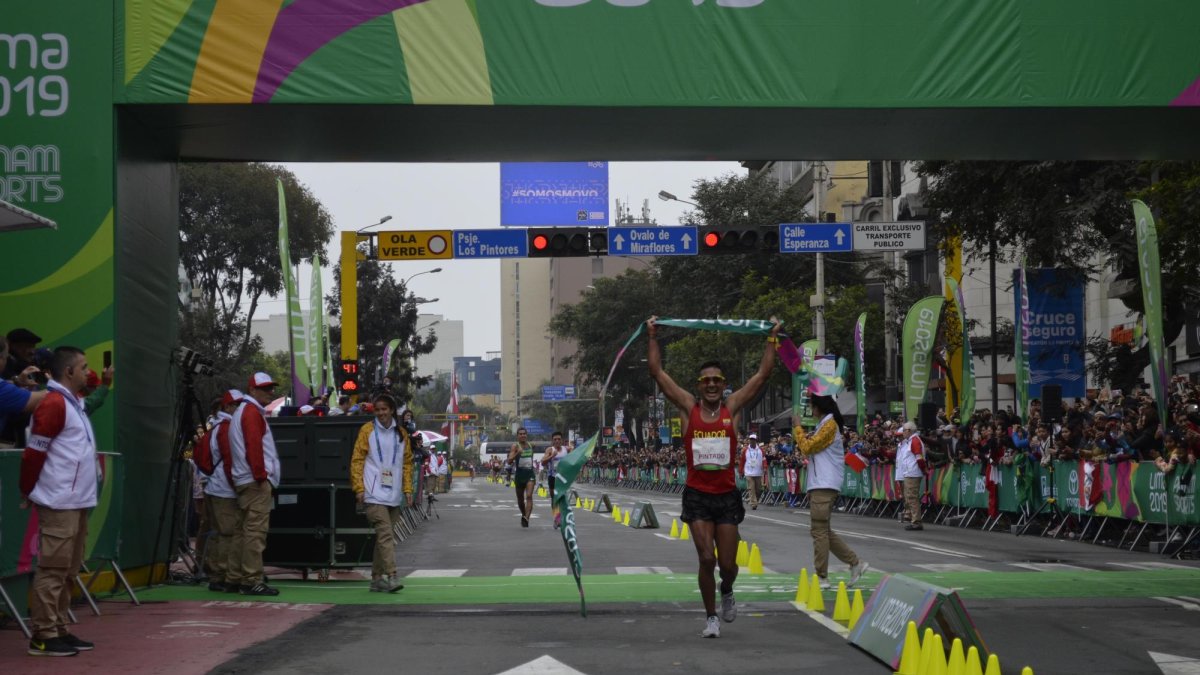 Daniel Pintado llega a la meta de los 20 km.