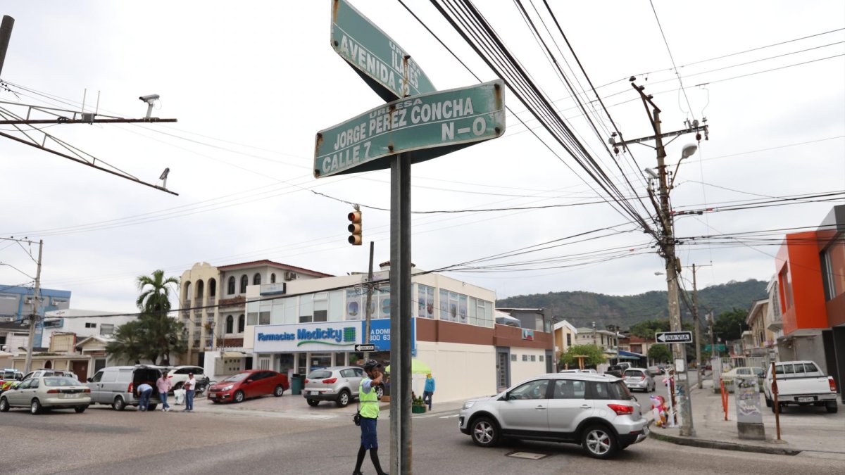 Se trata de la cuadra entre la calle Ilanes e Higueras, en sentido de circunlación oeste-este. Este tramo era bidireccional y presentaba varios inconvenientes como el parqueo en doble columna.