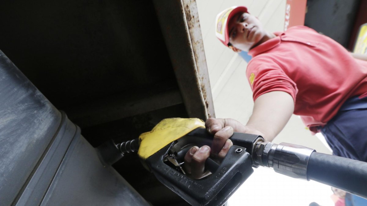 Solicitaron al Ejecutivo que se revoque el decreto 619, con el que se estableció la reducción del subsidio de las gasolinas extra y ecopaís y que regula mensualmente la súper y diésel.