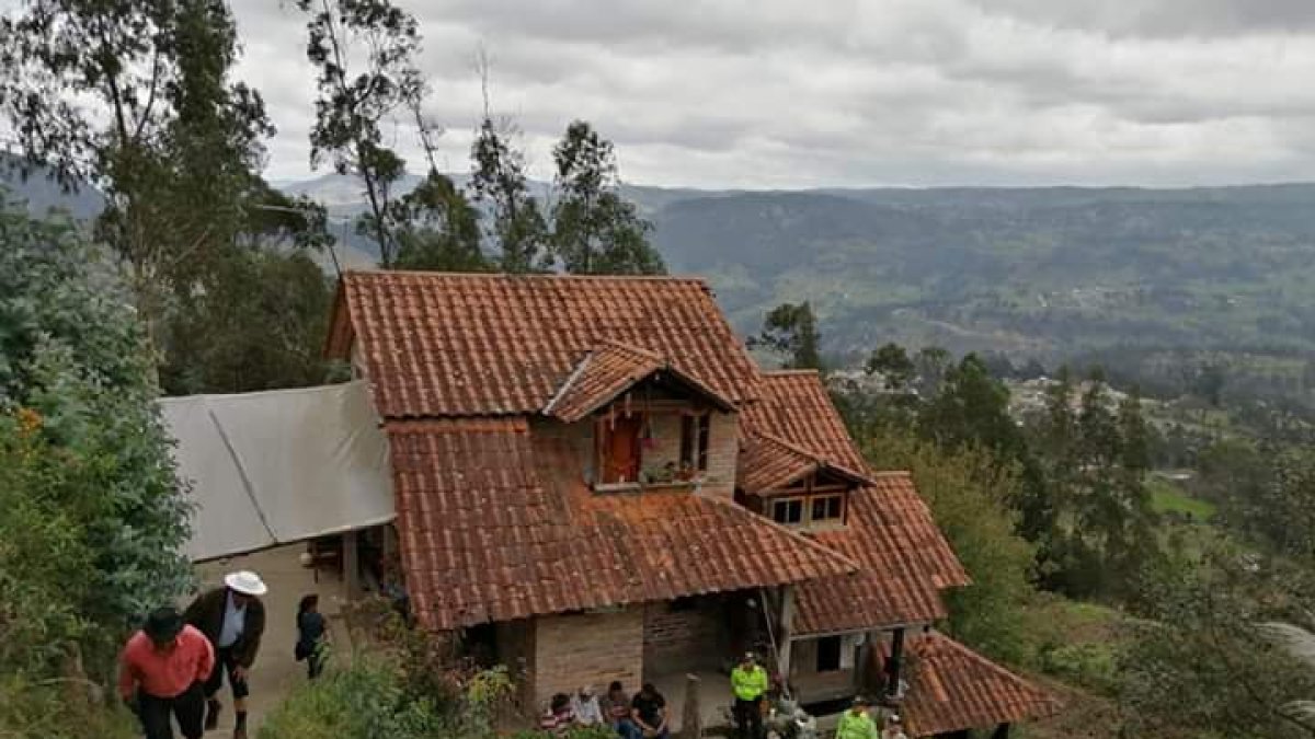 Personal de la Dinased llegó al sitio y encontró el cuerpo de la adolescente de 14 años.