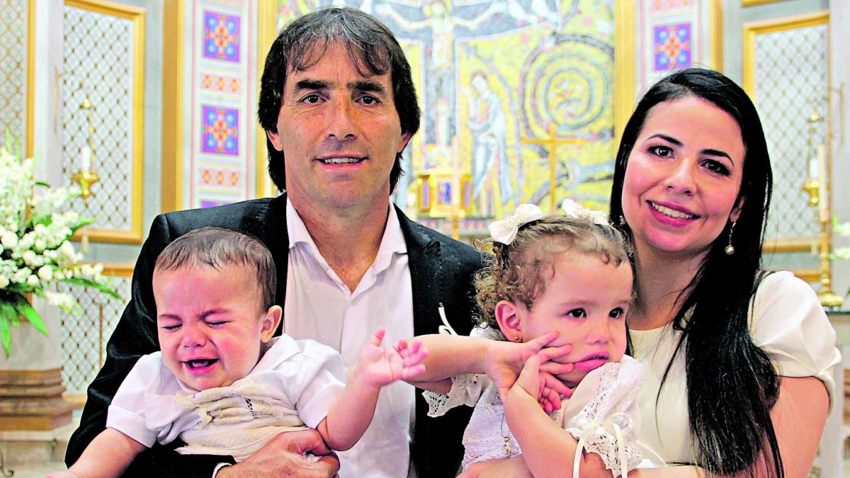 El año pasado, los Almada bautizaron a sus hijos Guillermina y Gabriel en una iglesia de la vía  Samborondón.