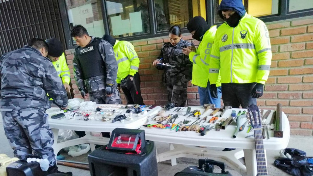 Durante el operativo hubo un intento de amotinamiento, en el que un interno resultó con heridas.