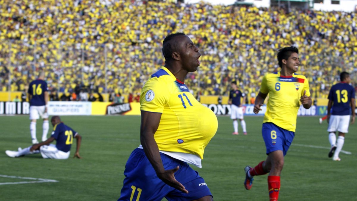 El fallecimiento del goleador ecuatoriano, ocurrido en Catar, continúa envuelto en un manto de misterio.