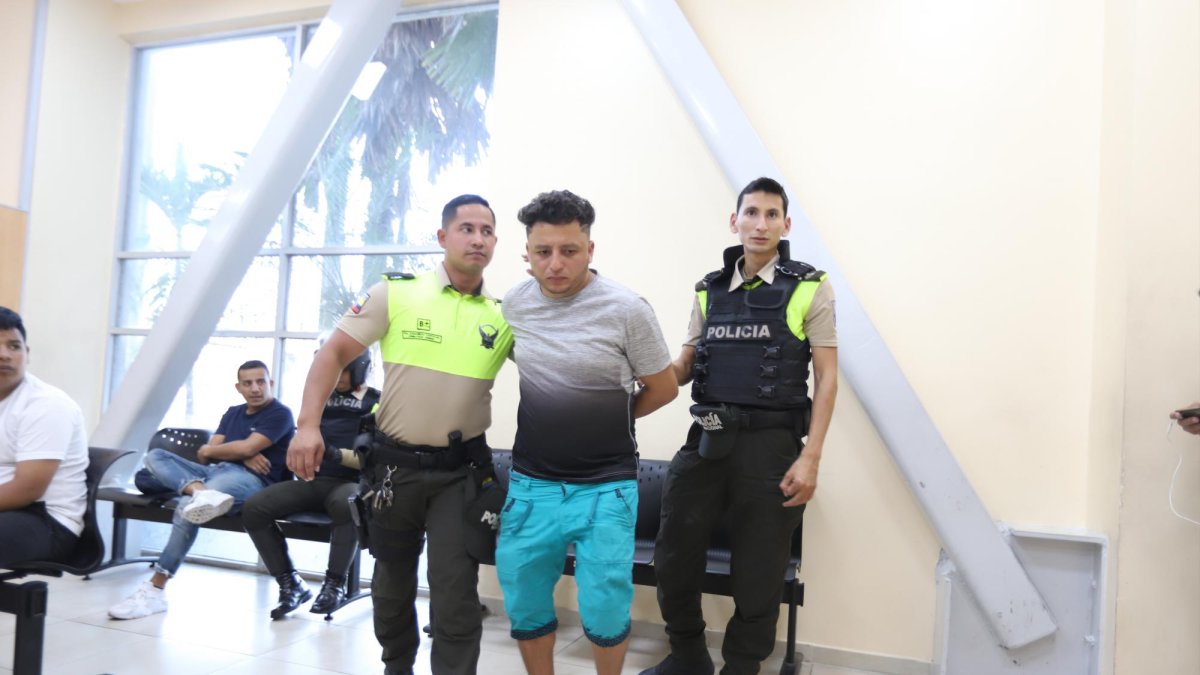 El hombre trataba de persuadir a su conviviente para que no denuncie el hecho. Con esta arma habría amenazado a la mujer.