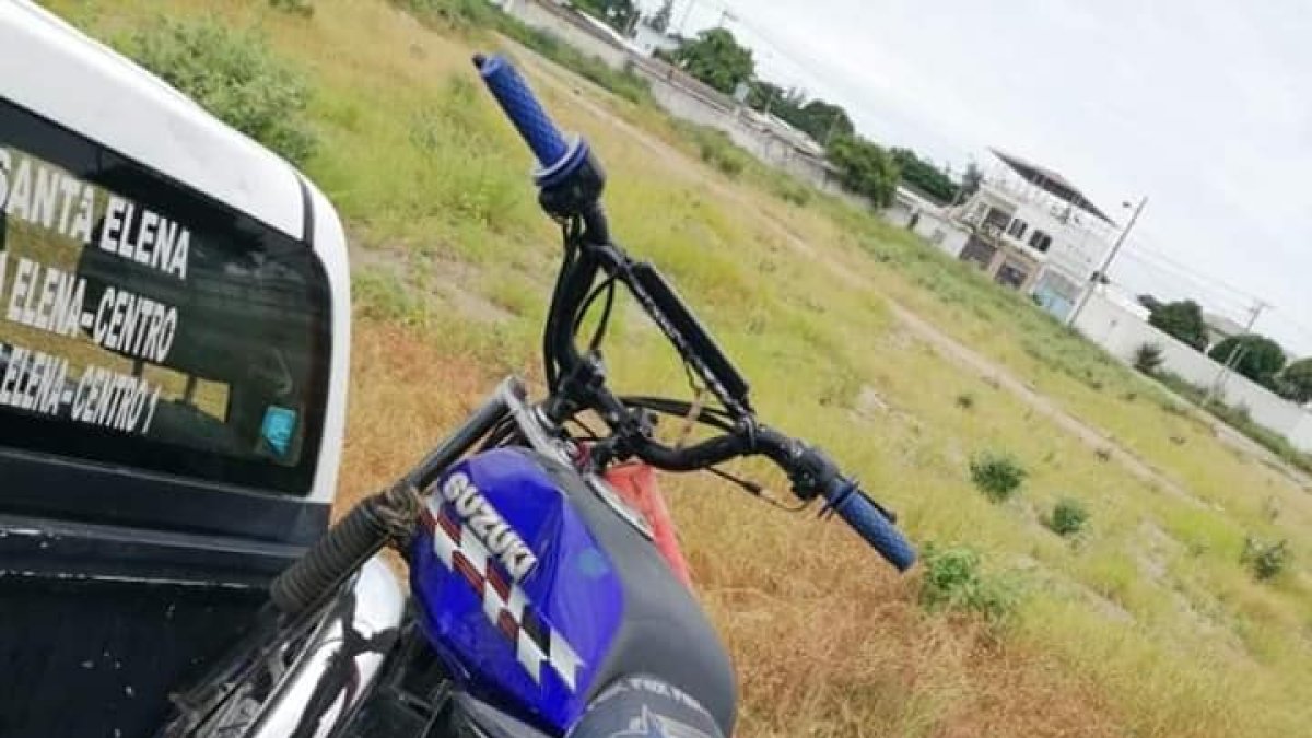 Los dos sospechosos se trasladaban en una motocicleta marca Suzuki de color azul. Al venezolano se le decomisó un arma de fuego.