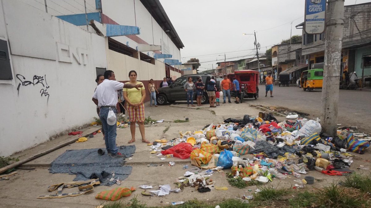 Padres de familia temen que sus hijos se enfermen por algún brote de epidemia que se origine en el botadero de basura.