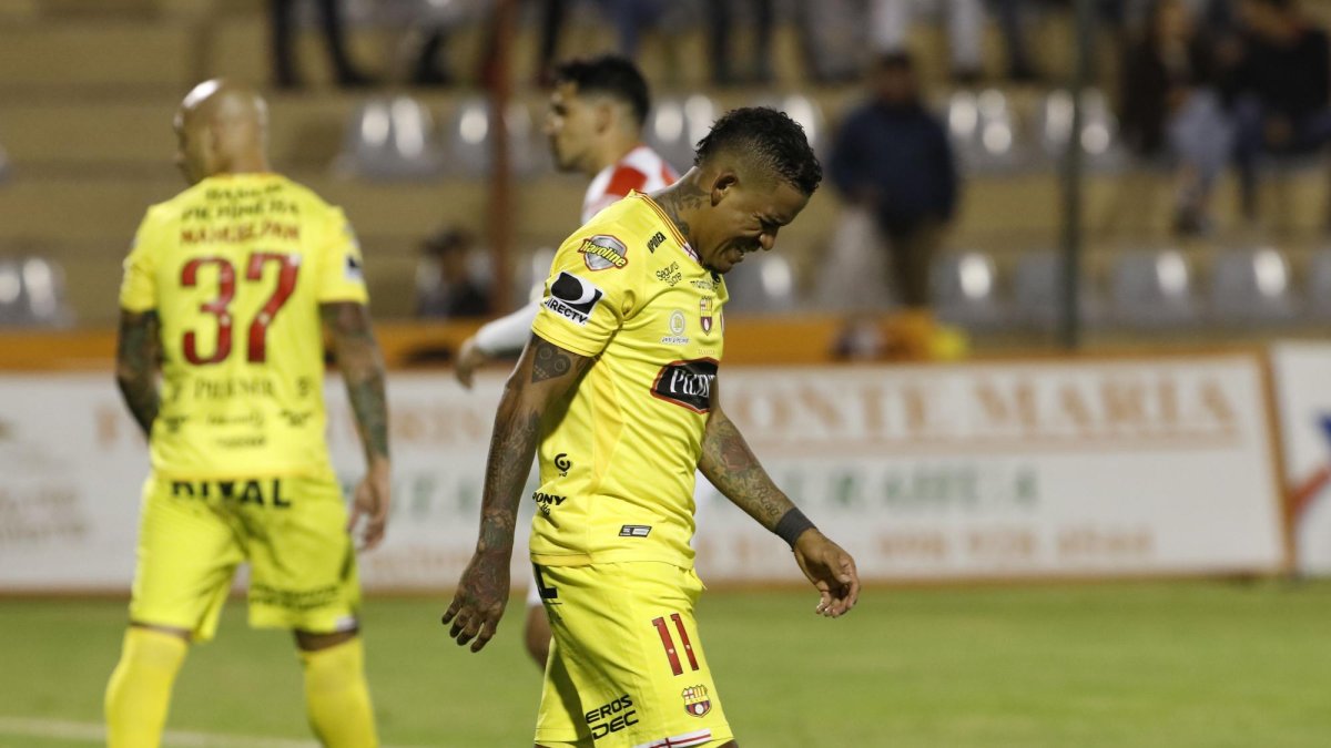 El futbolista quiere que se le pague una deuda pendiente de salarios y ya puso un requerimiento en la FEF.