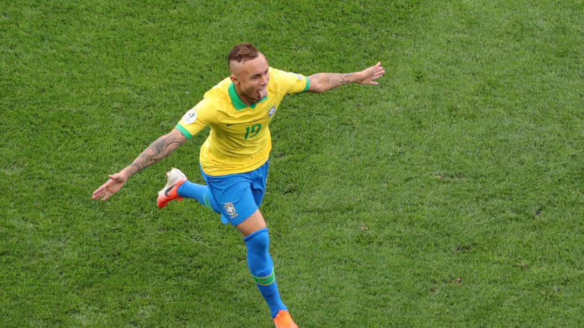 Everton y Paolo Guerrero marcaron 3 goles en la edición 46 de este torneo continental y por poco el trofeo al máximo artillero se define con la moneda.