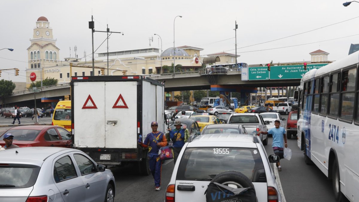Imagen referencial. Congestionamiento en calles de Guayaquil.