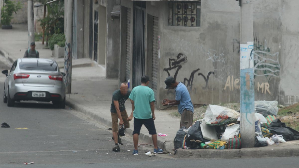 El consumo de sustancias ‘juega al pepo’ en el norte, en los alrededores de una recicladora ubicada entre la ciudadela de la Asociación de Empleados de la Aviación Civil y Voluntad de Dios.