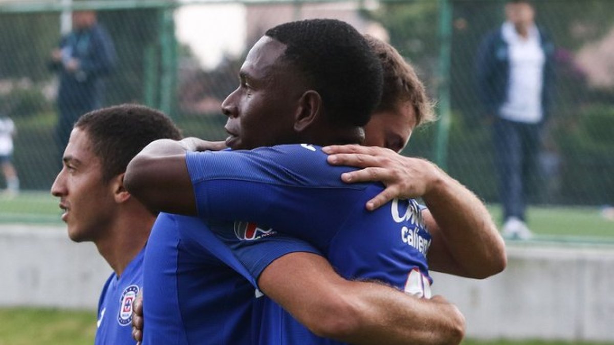 El delantero ecuatoriano Brayan Angulo empieza a demostrar su potencia. Este sábado marcó un doblete en la victoria que alcanzó con la Sub 20 de su equipo ante Puebla.