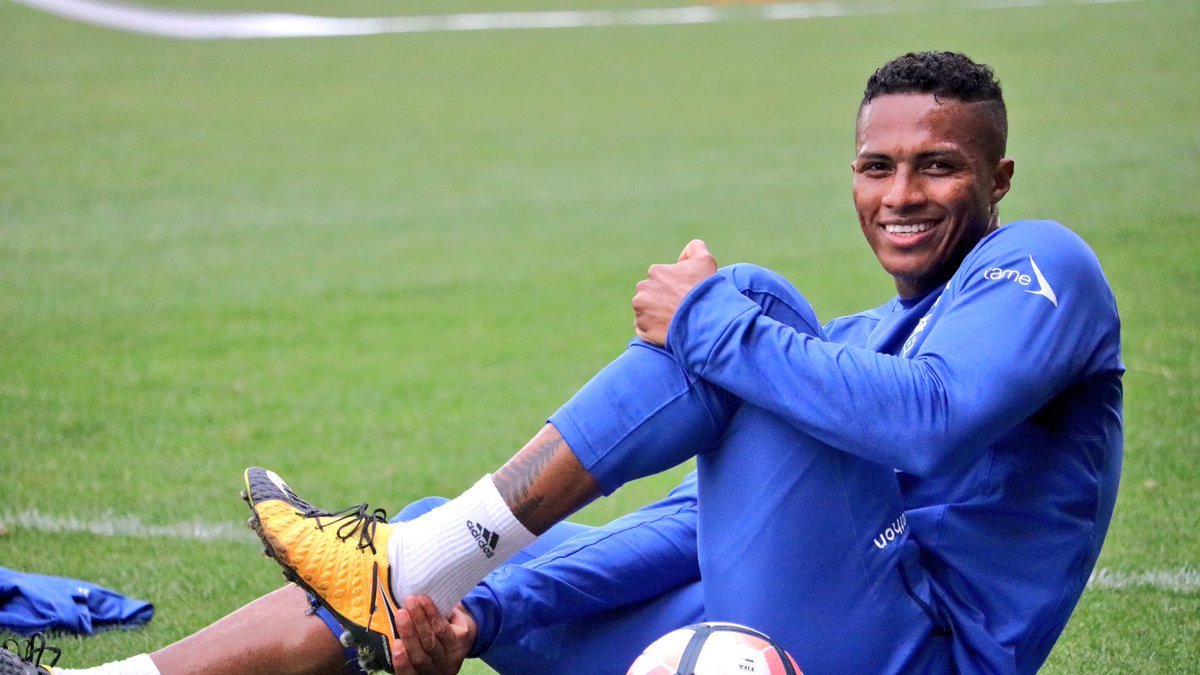 Antonio Valencia actualmente integra la selección que disputa la Copa América, en Brasil.