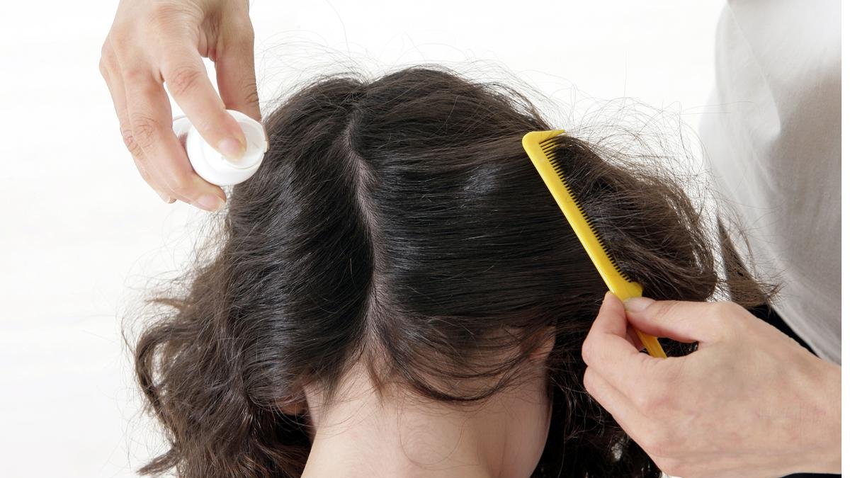 Los padres le rociaron un potente químico.