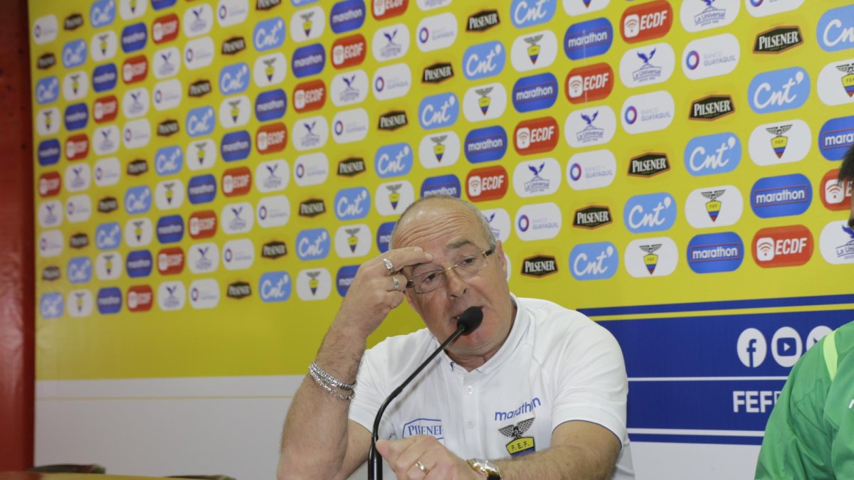 El argentino no eludió opinar sobre el alemán Jürgen Klinsmann, que suena para el cuadro nacional de mayores.