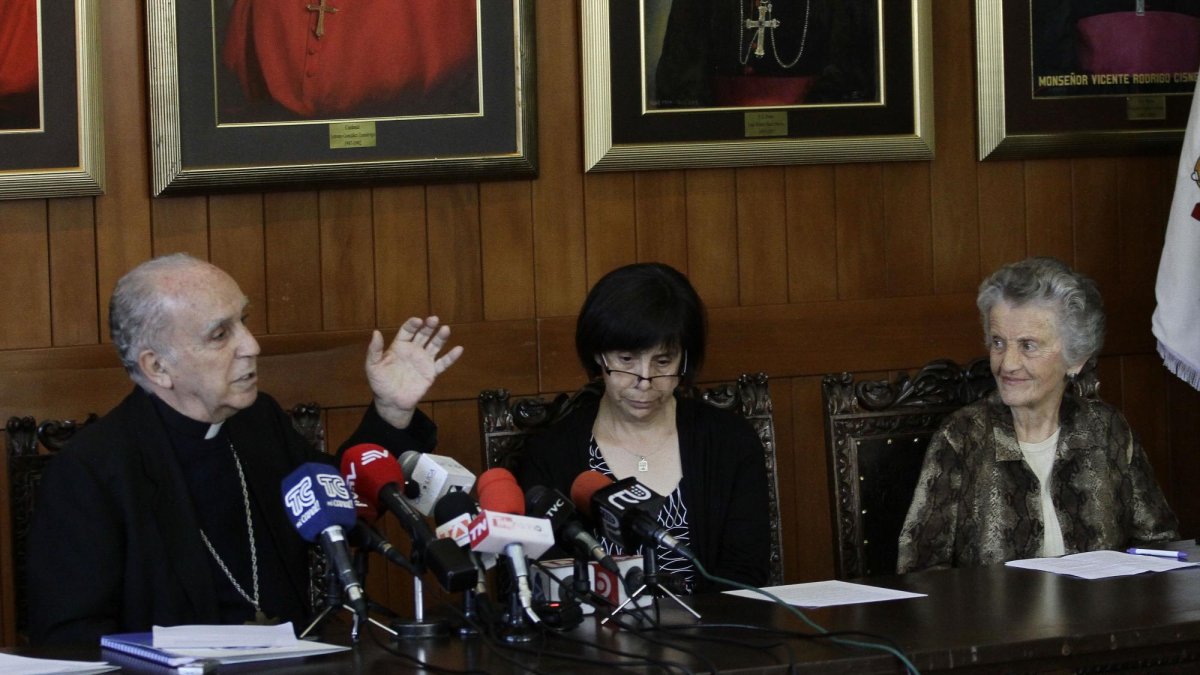 Quito. Eugenio Arellano, Gina Benavides y Elsie Monge abogaron ante el gobierno central por los venezolanos. (Cortesía)