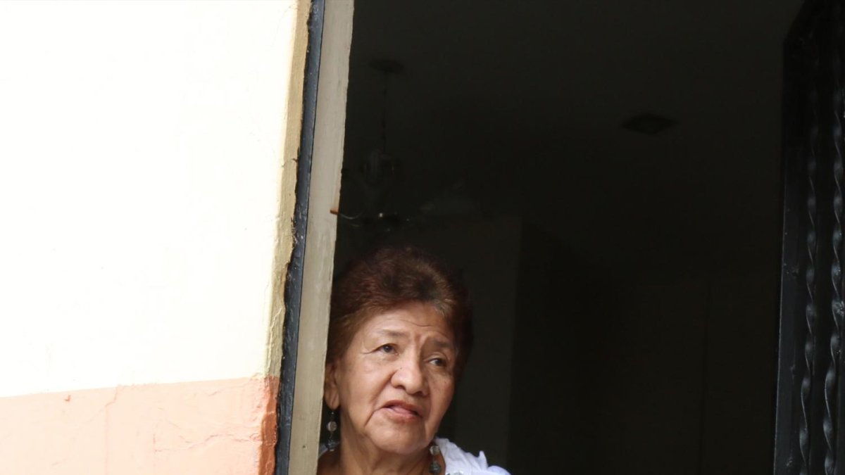 Elena Correa, tía de la fallecida, no asimila que su sobrina haya sido asesinada por su propio hijo.