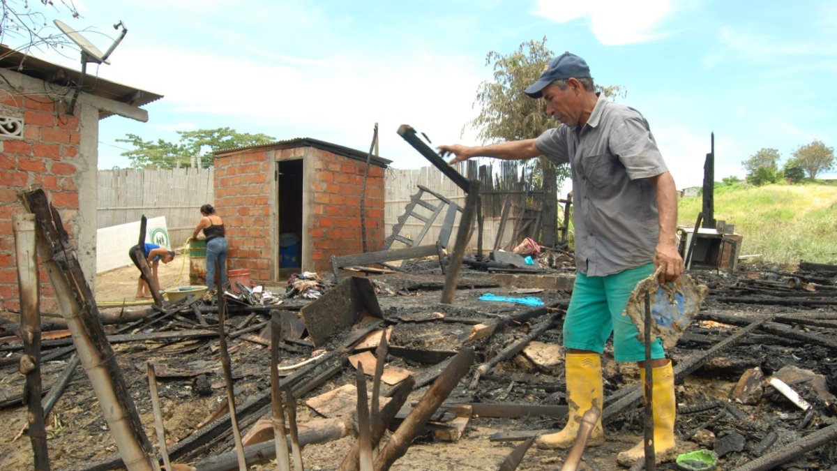 Casas afectadas por el fuego.