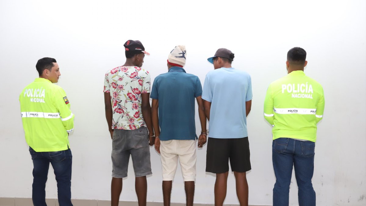 Los tres aprehendidos fueron llevados a la Unidad de Flagrancia en el norte de la urbe para ser puestos a órdenes del fiscal de turno.