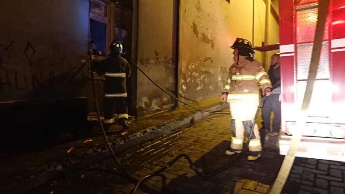 El incendio afectó las instalaciones de un hospital.