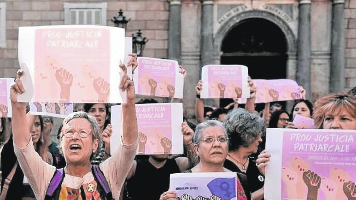Los implicados permanecerán en prisión provisional hasta que la sentencia sea firme.