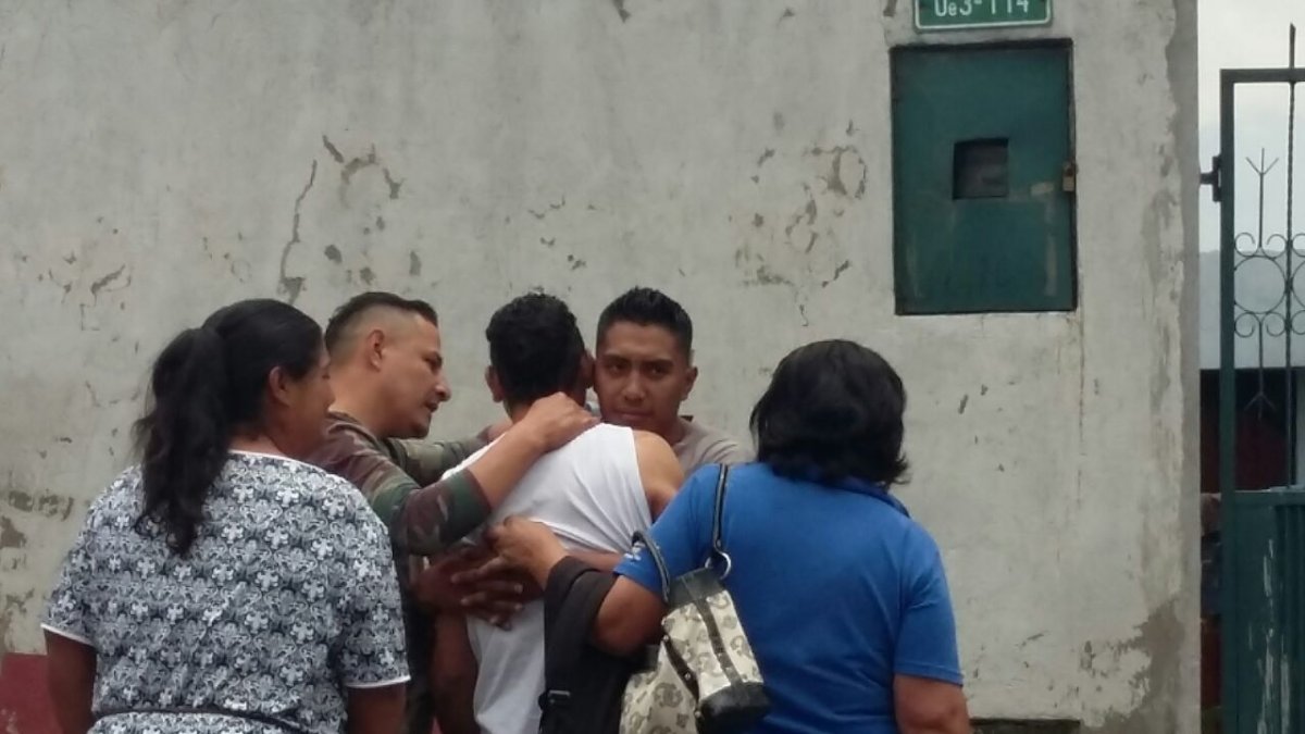 El padre de la menor llegó al lugar de los hechos, luego de que su excuñada y su exsuegra encontraran la sangrienta escena.