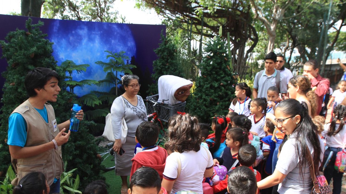 E.T. el extraterrestre es uno de los personajes que se exhiben.