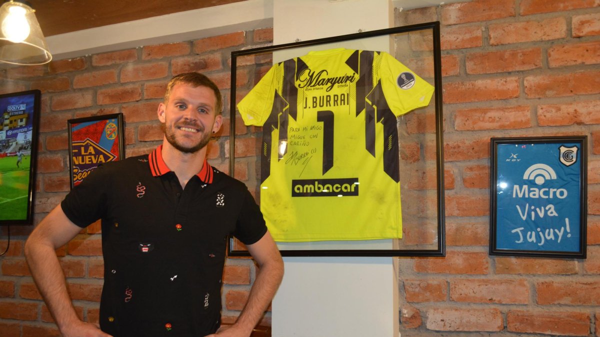 Javier Burrai, arquero del Macará y su emprendimiento en Ambato.