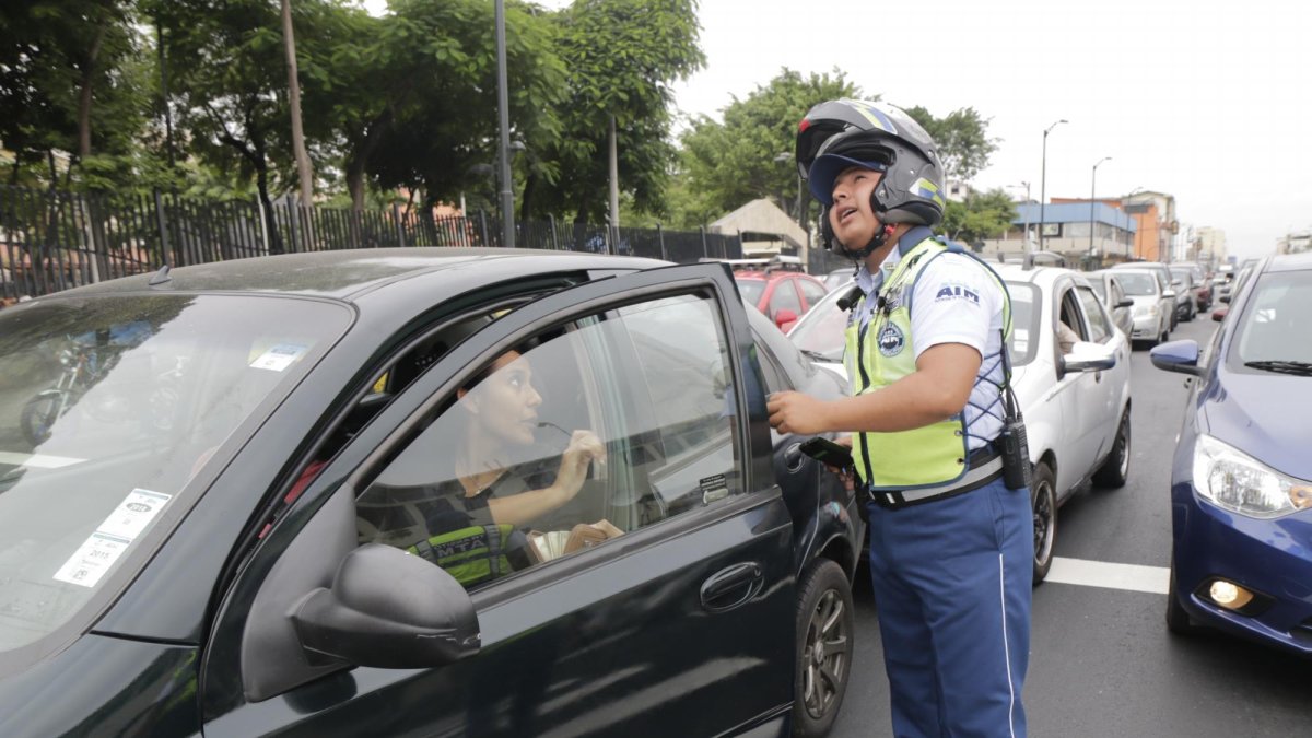 Se tratan de 10 causales aprobadas mediante ordenanzas, como doble columna, recoger pasajeros en la calle Boyacá, invasión de intersecciones y mal uso de parqueos para personas con discapacidad.