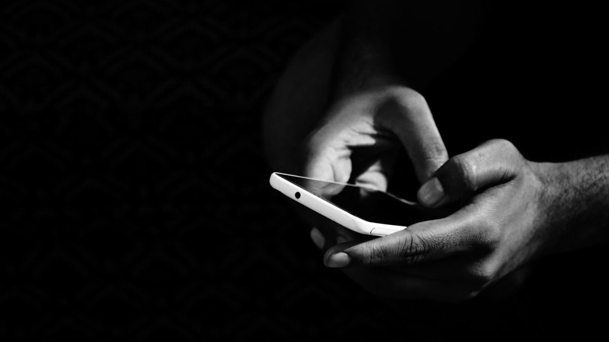 Referencial. El material pornográfico se encontró en el celular del progenitor.