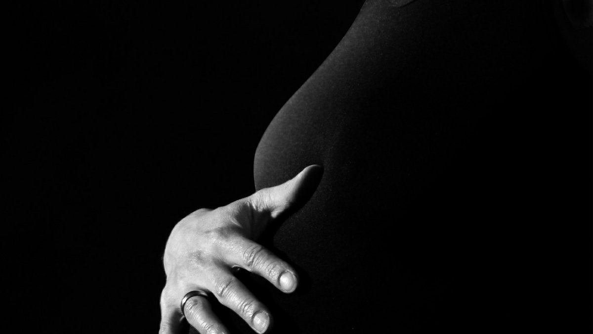 Debido a su estado de gravedad, no ha podido confesar donde enterró al bebé.