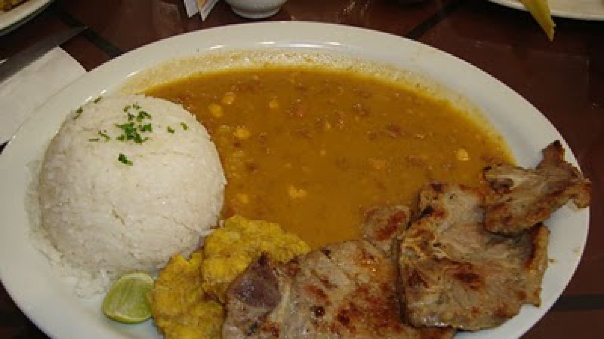 El exceso de carne procesada aumentaría el riesgo de desarrollar cáncer colorrectal en el 18%, según la OMS.