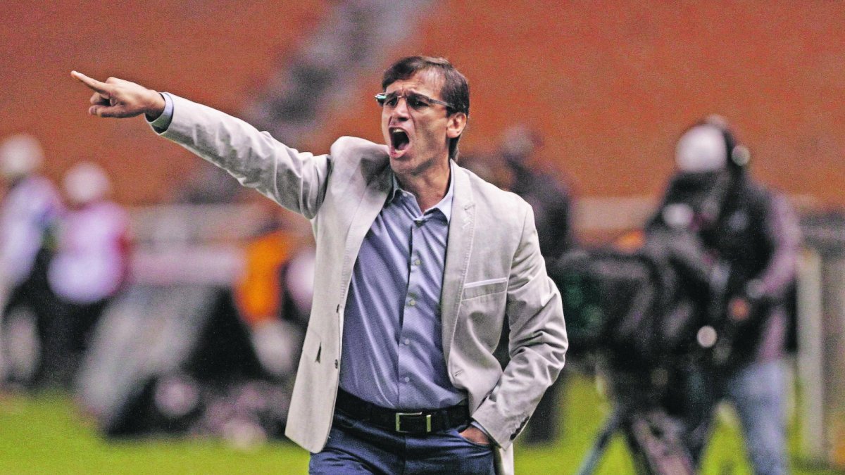 Fabián Bustos es el actual técnico de Delfín.